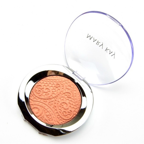 Mary Kay Sheer Dimensions Highlighting Powder - Picture 2 of 2